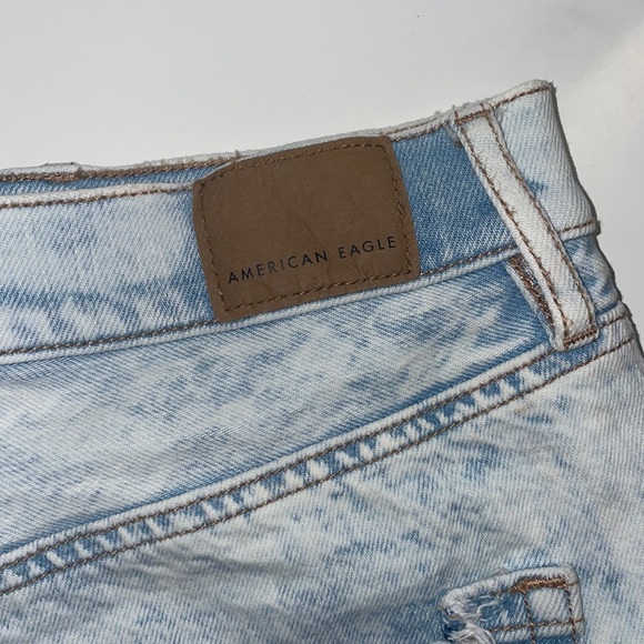 Light Wash Patched Ripped American Eagle 90’s Boyfriend Jeans - Picture 6 of 7